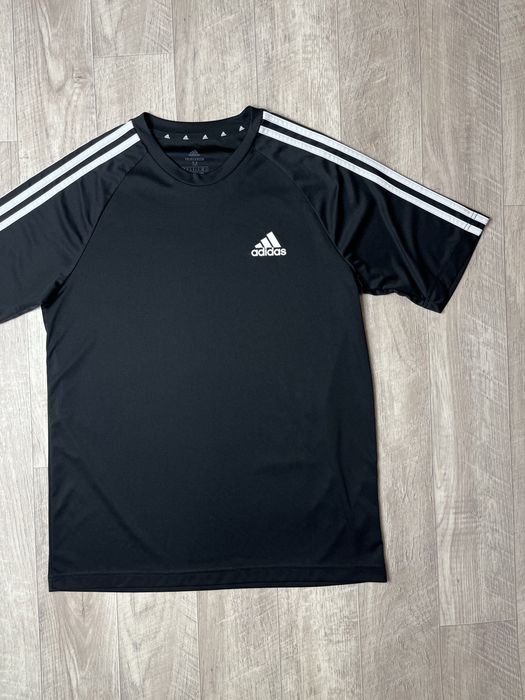 Футболка Adidas размер М оригинал спортивная чёрная адидас мужская