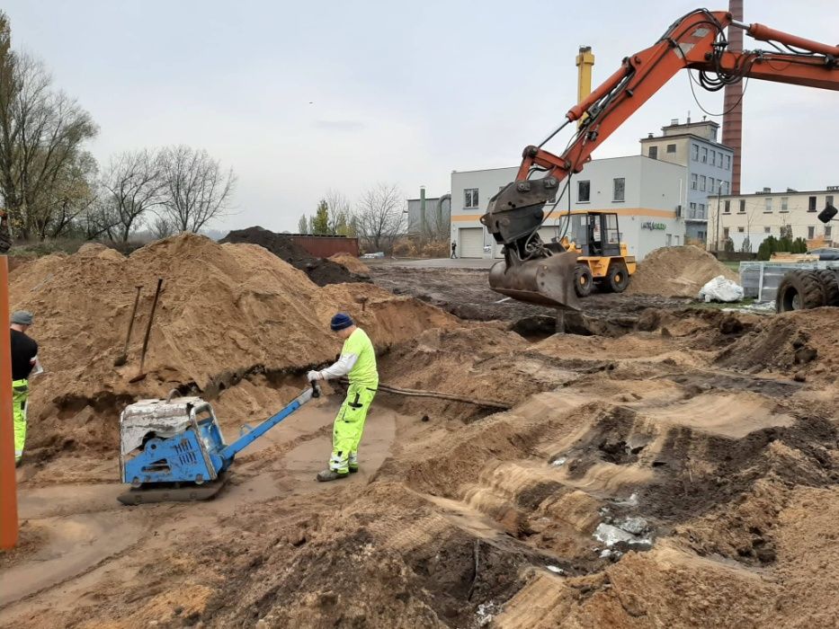 Utwardzenie terenu, przygotowanie podbudów, prace ziemne, wyburzenia