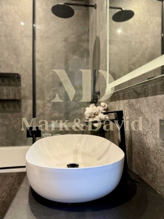 Унікальний будинок з бункером у Віта-Поштова