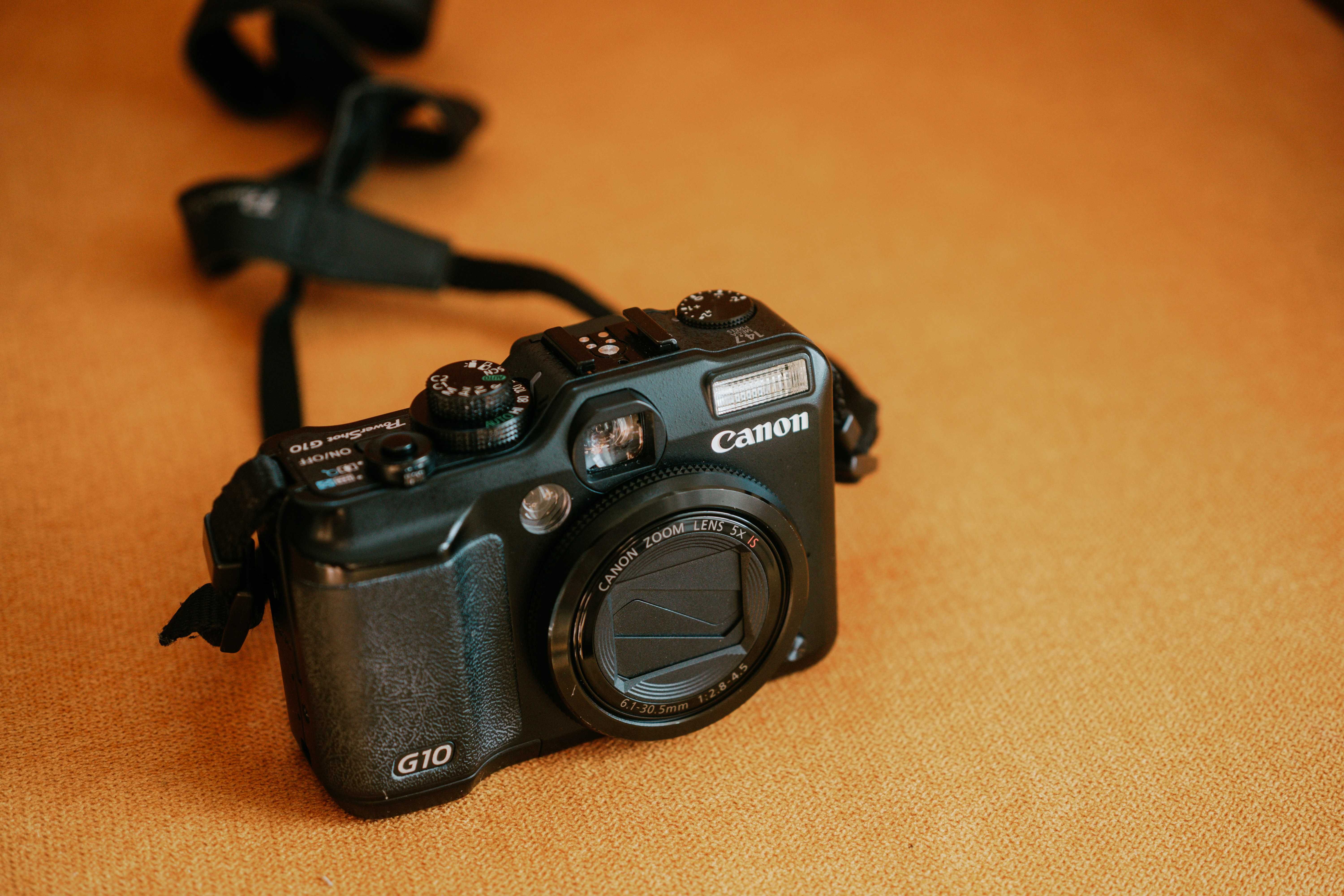 Canon Powershot G10 - sensor CCD