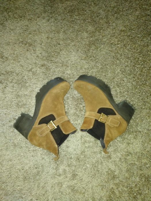 Botins novos tam. 37 em pele