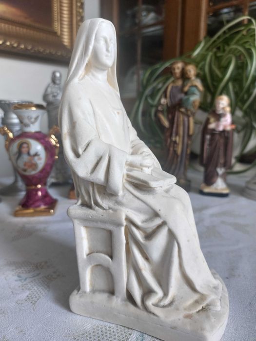 Stara gipsowa figurka św Teresy