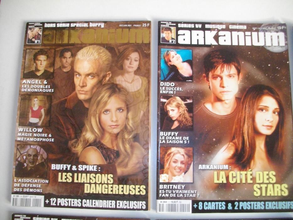 ARKANIUM: 10 revistas (séries) em Francês (2001, 2002)