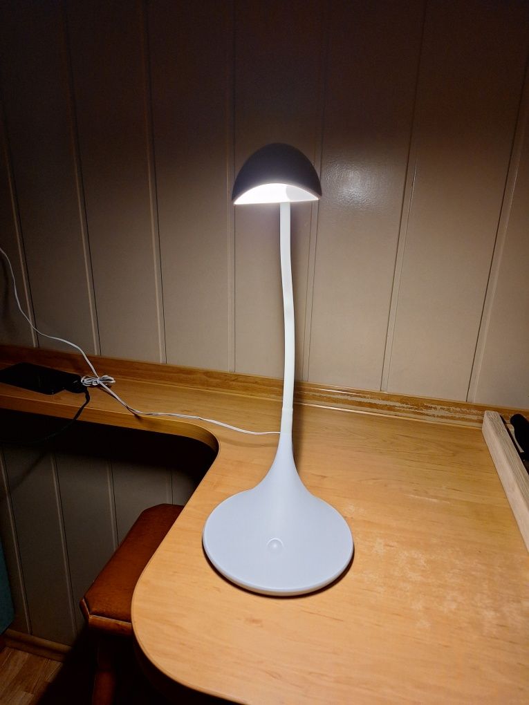 Lampka z wejściem USB