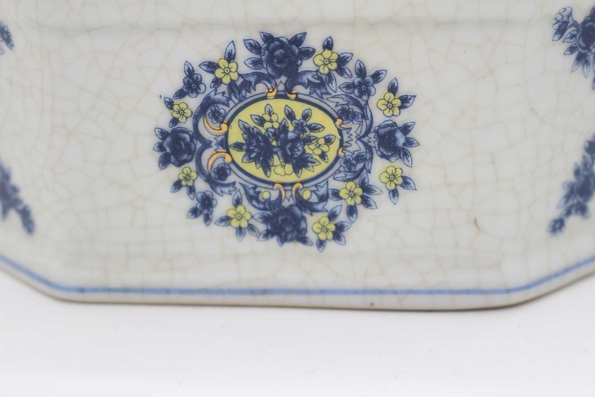 Caixa com tampa Porcelana Chinesa XX vidrada a azul amarelo e ouro