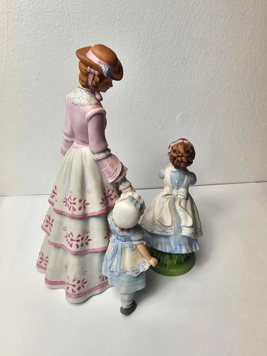 Angielska porcelana figurki Brooks & Bentley "Pani z córkami" 22, 13cm