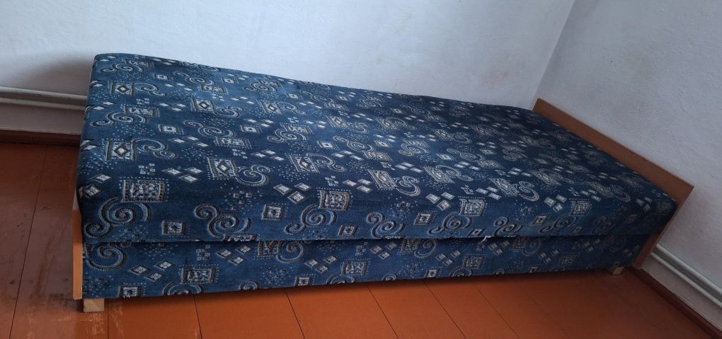 Łóżko z pojemnikiem na pościel szerokość  80 cm