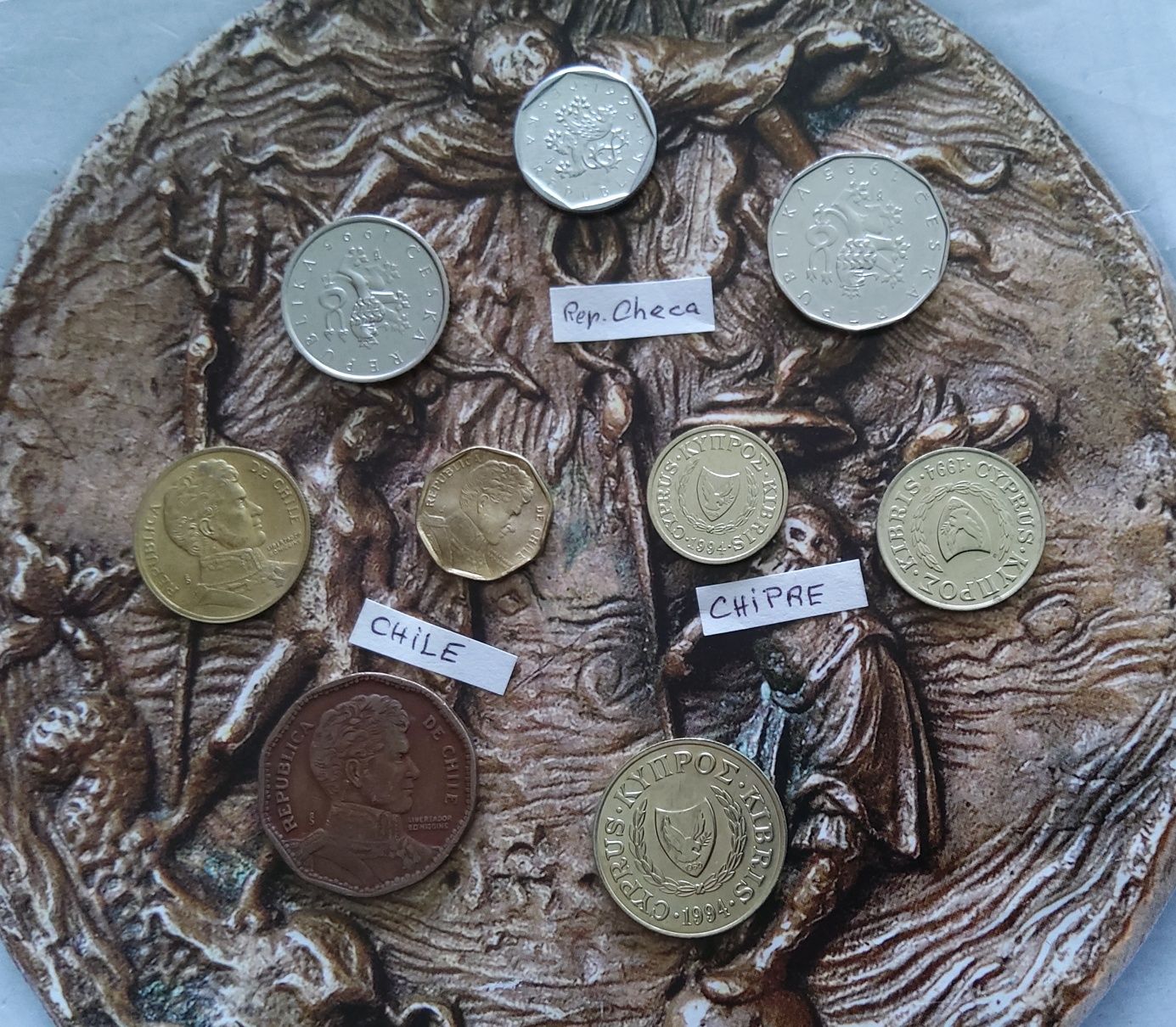 14524#Lote 9 moedas estrangeiras diferentes algumas unc
3 Chipre