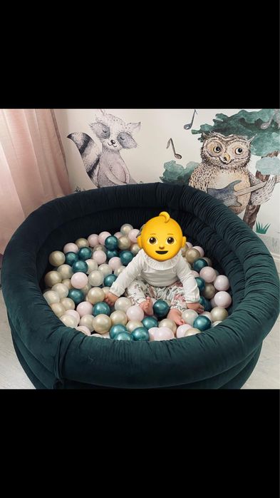 Duzy basen z kulkami misioo