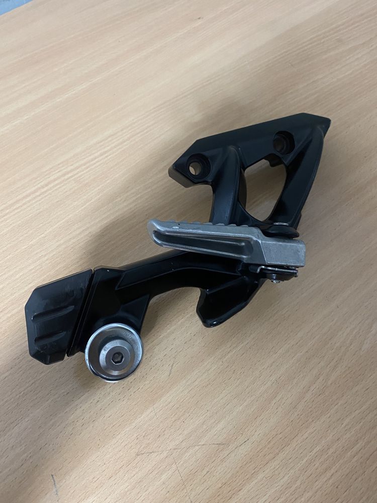 Kawasaki GTR 1400 Set tylni Prawy set wydechu podnóżek KPL
