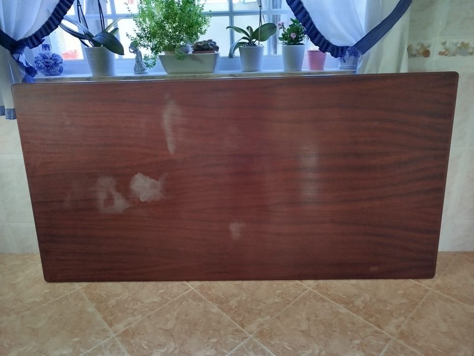 Mesa extensível com 10 cadeiras