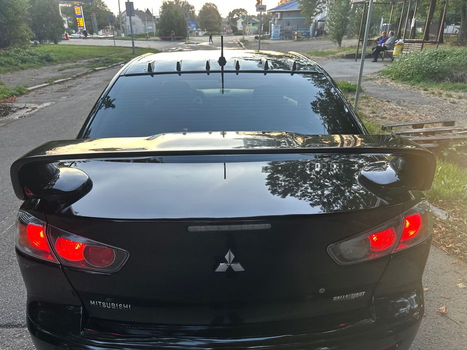 Mitsubishi lancer 10