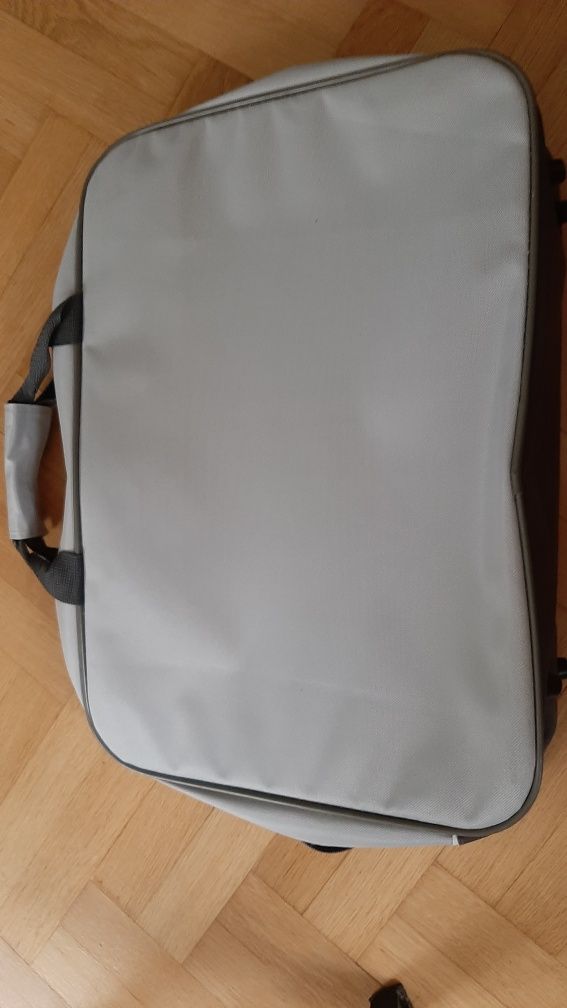 Sprzedam torbę na laptopa  dużą