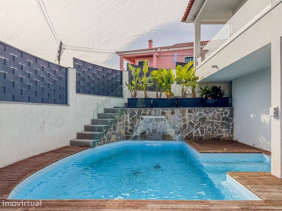 Vende-se Moradia T5 com piscina em Algueirão