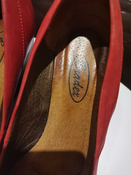 Buty czerwone na koturnie