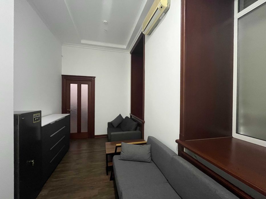 Оренда ФАСАДНОГО  приміщення 140 м., окремий вхід, Саксаганського13/42