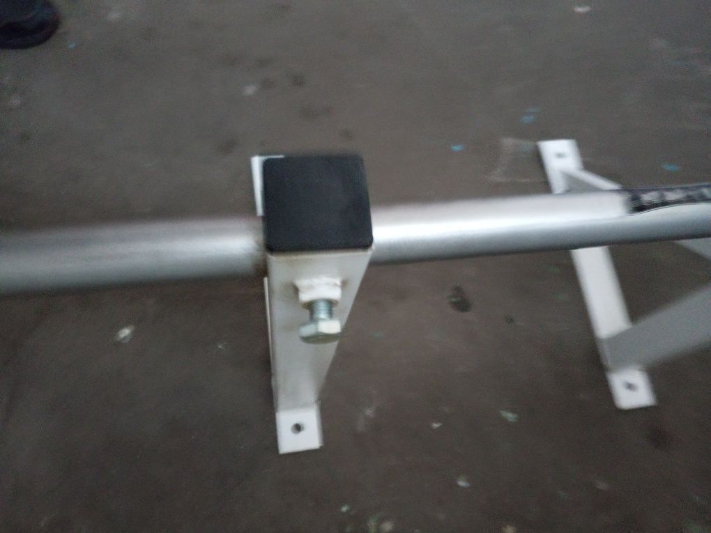 Редкий раздвижной турник на стену