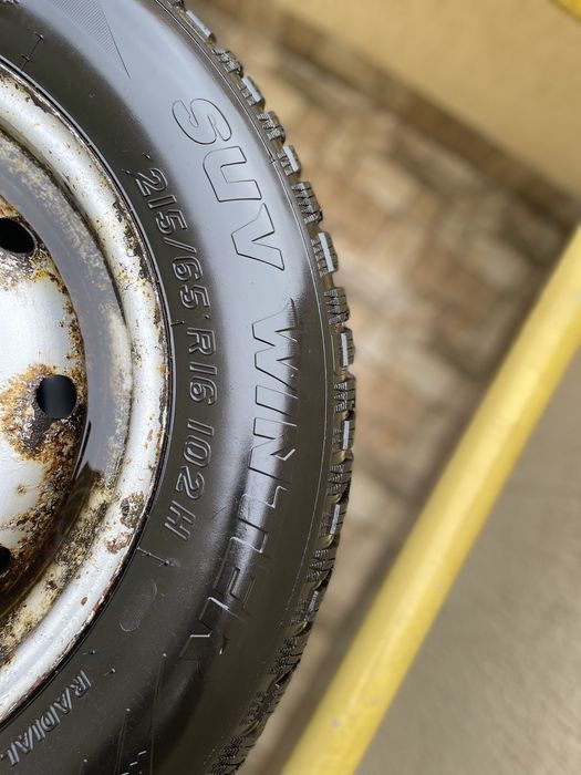 Зимова гума Strial winter 215/65 R16