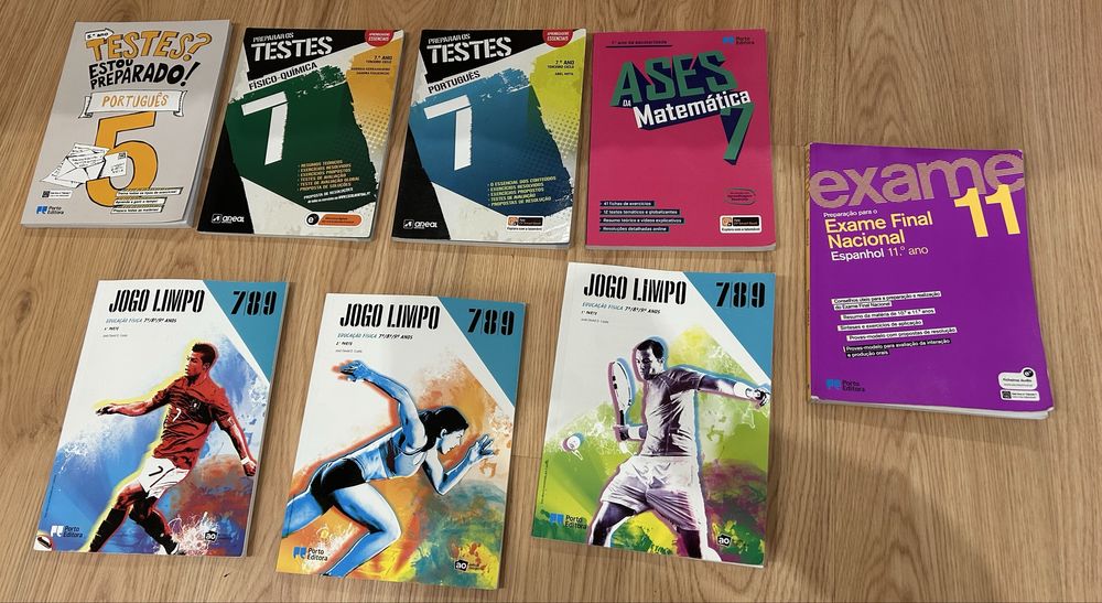 Diversos livros escolares