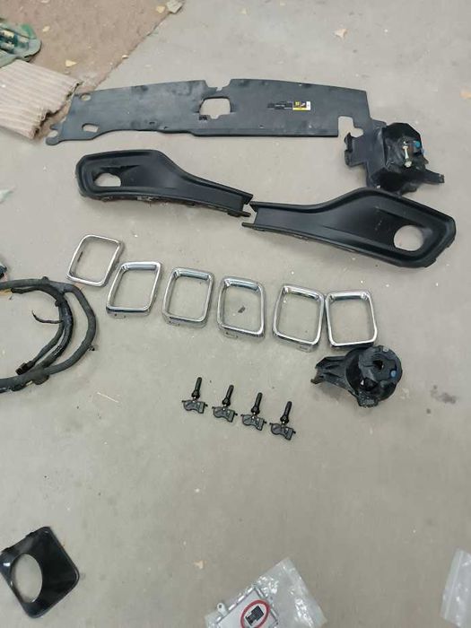 Рещетка противотуманки Jeep Compass 22+
