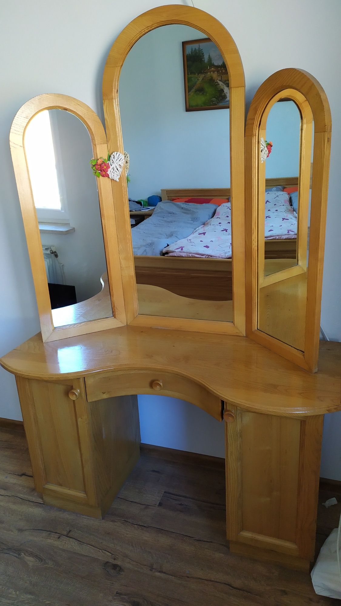 Toaletka z drewna jesionu