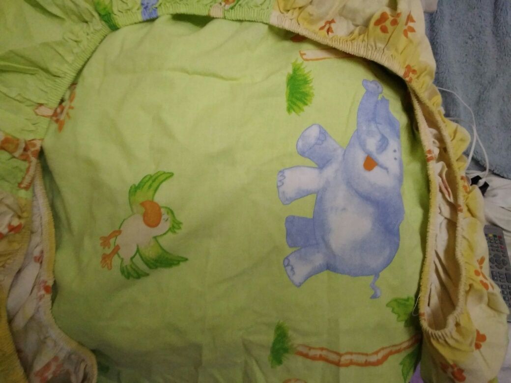 Простынь на резинке для детской кроватки