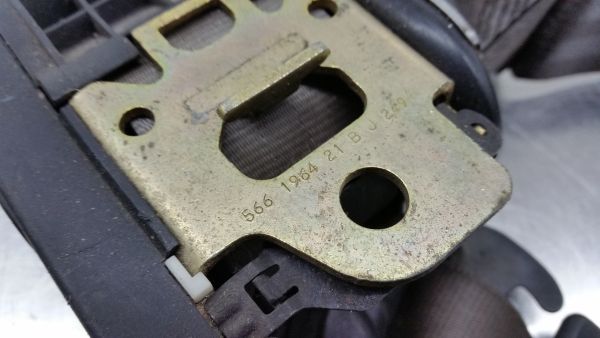 Pré-tensor cinto frente direito VOLKSWAGEN Passat (3B2)