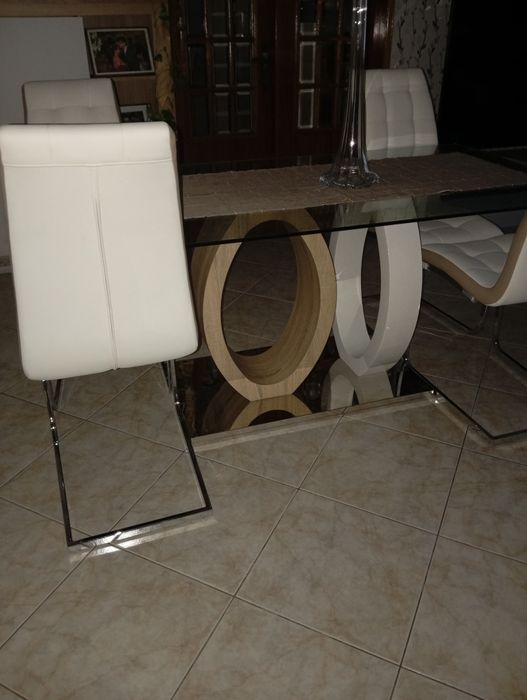 Vendo 04 cadeiras em pele
