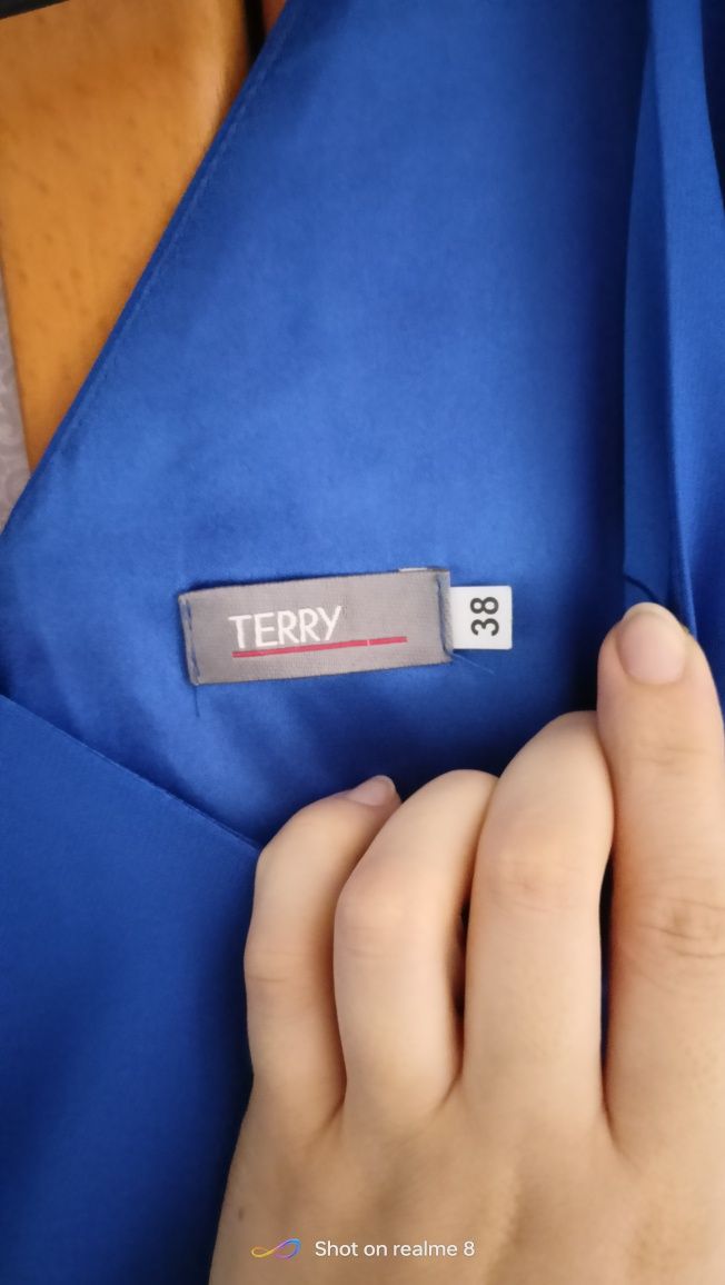 Piękna chabrowa sukienka firmy Terry 38