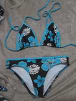 Robe para 12 anos ou tamanho M e bikinos tamanho M
