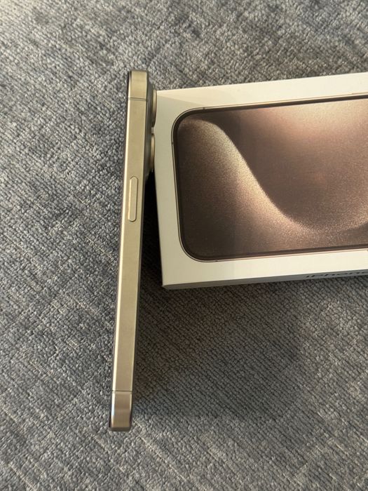 iPhone 15 pro Natural 128