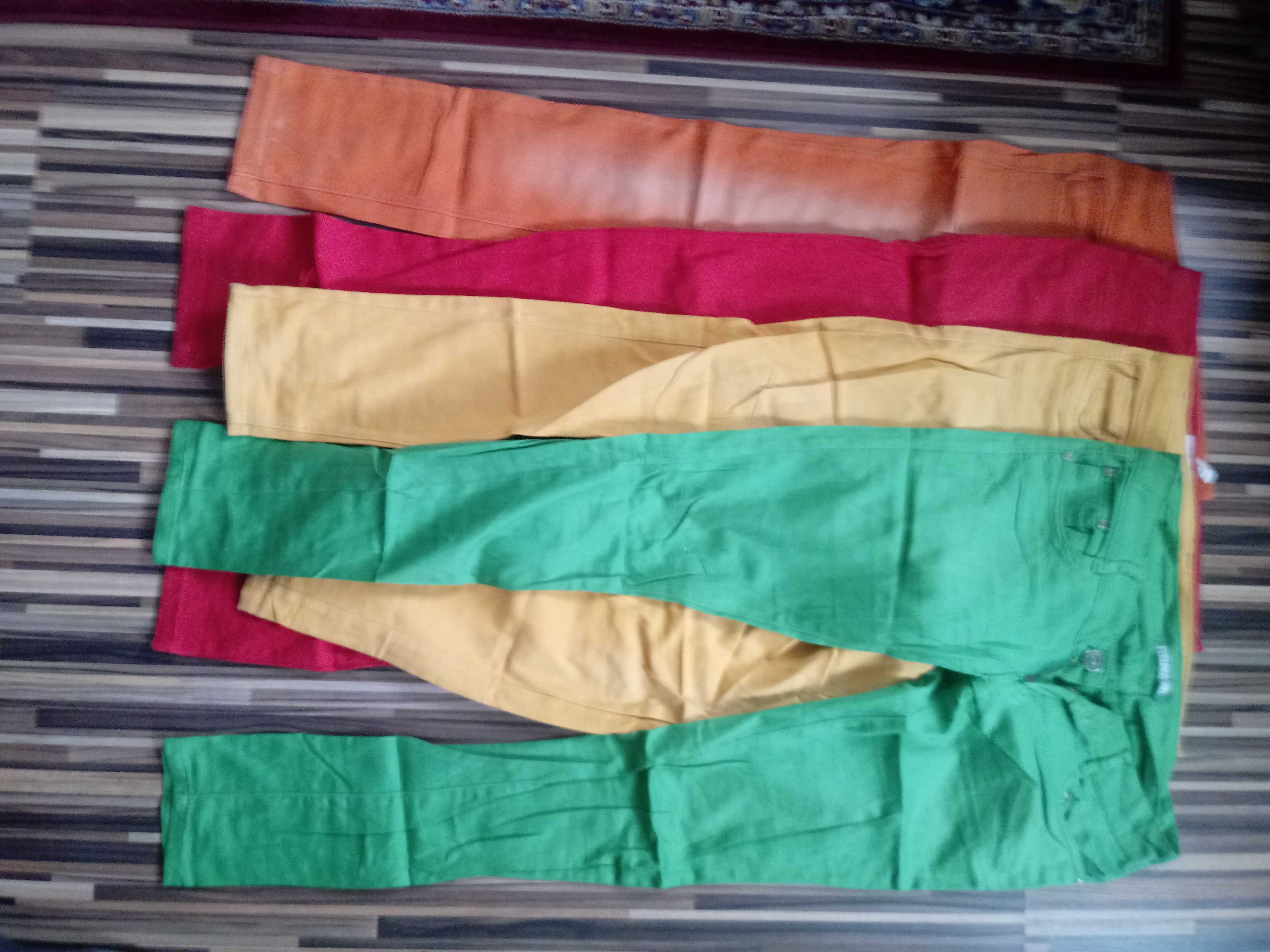 Spodnie jeansy kolorowe