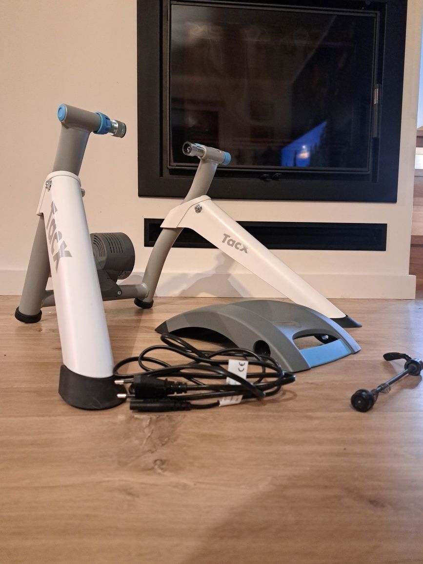 Trenażer rowerowy Tacx Flow Smart T2240, jak nowy