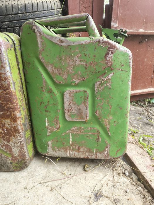 Продам каністри.