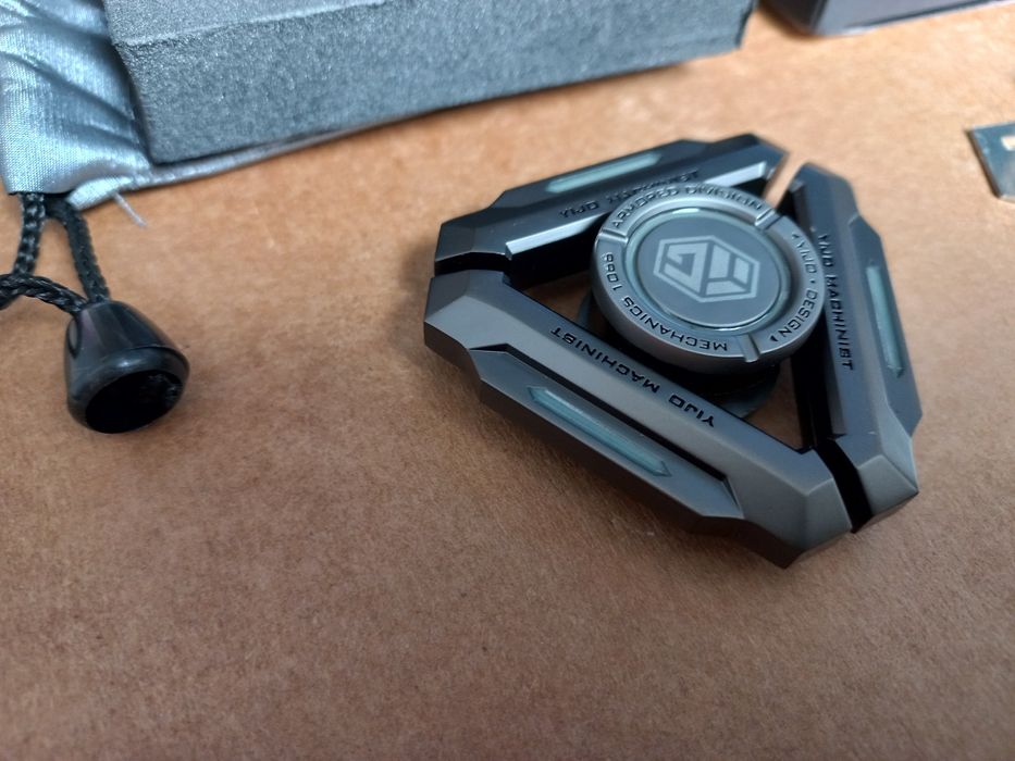 Металлический взрослый и детский спиннер в полном коплекте