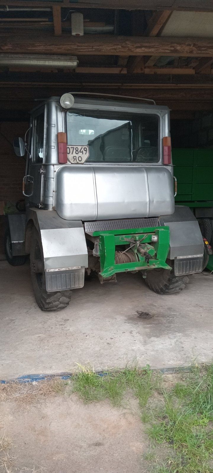 Продам трактор з прицепом