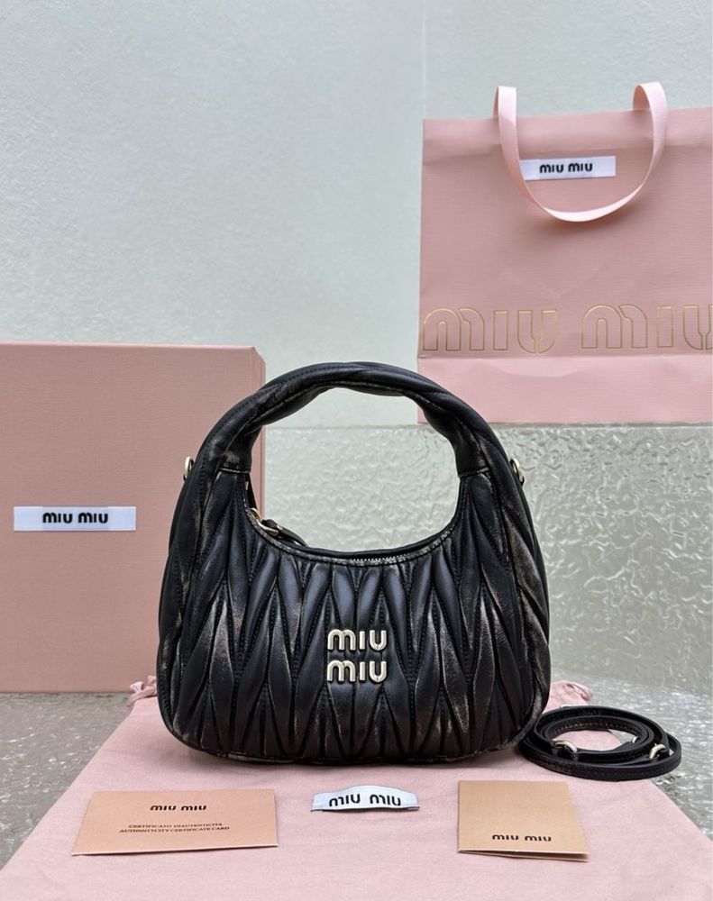 Сумка хобо Miu Miu