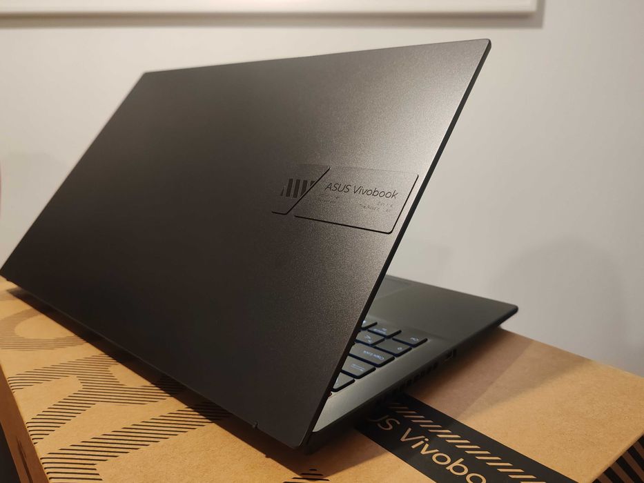 Portátil ASUS VivoBook OLED M3502QA - AMD Ryzen 7, 16GB, 1TB SSD