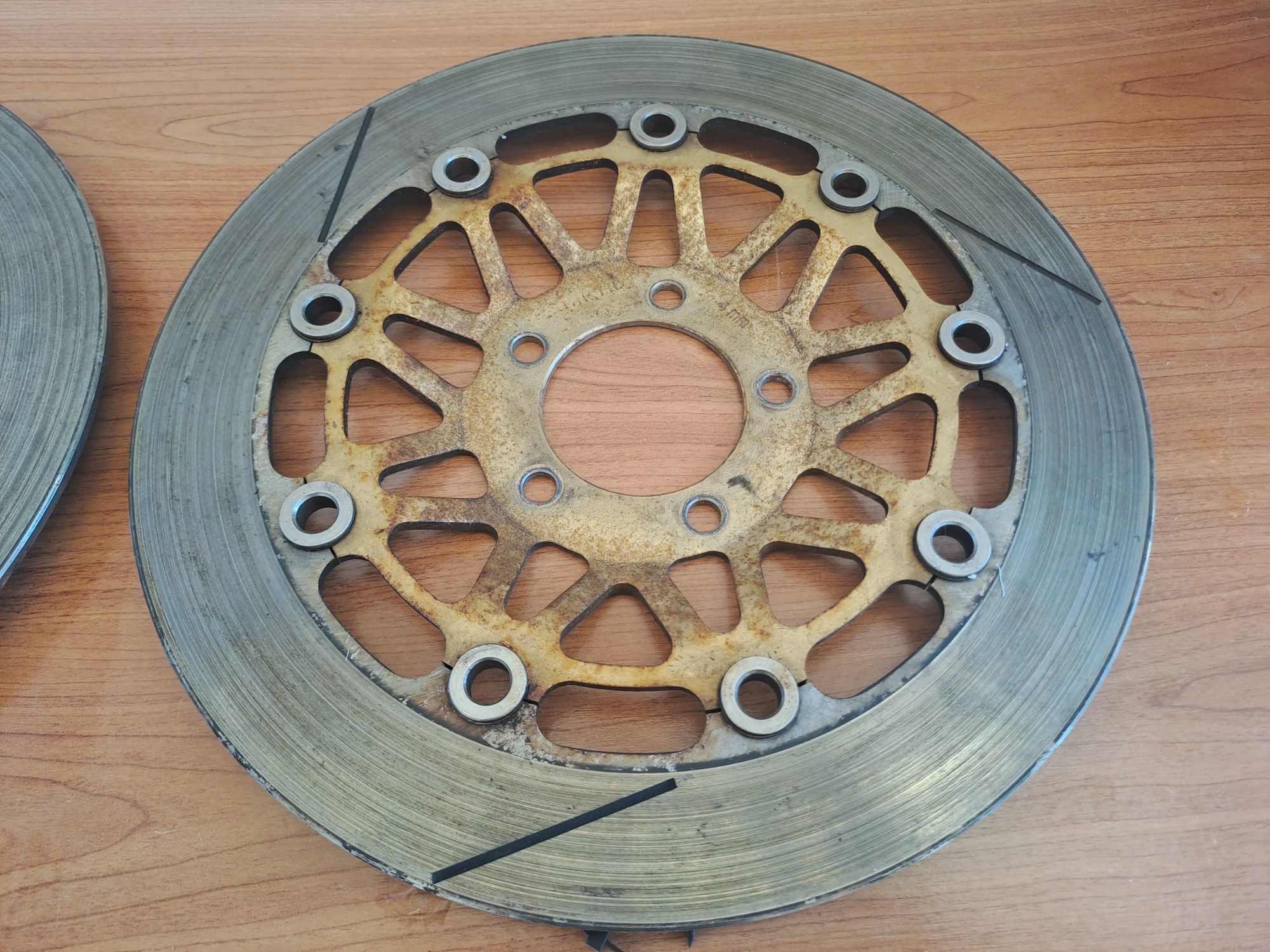 Discos frontais de uma Suzuki RGV250 VJ22