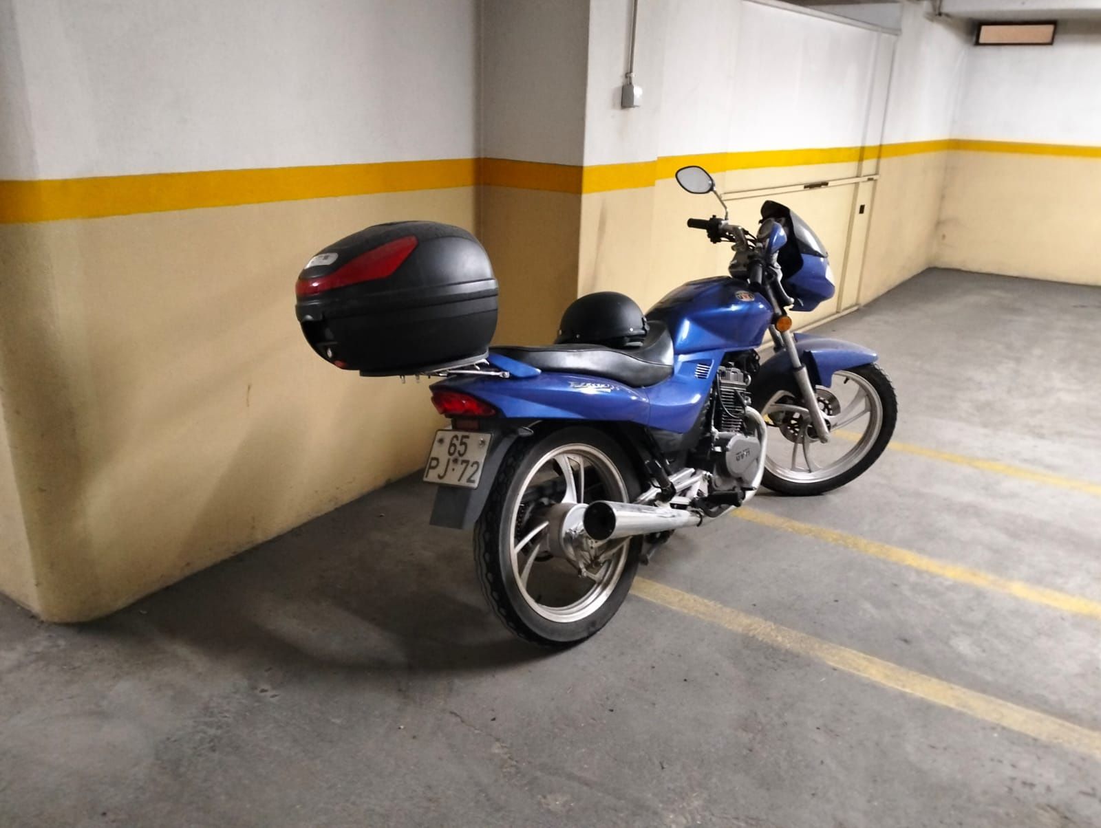 Mota GVM 125 com livrete ( desocupar )