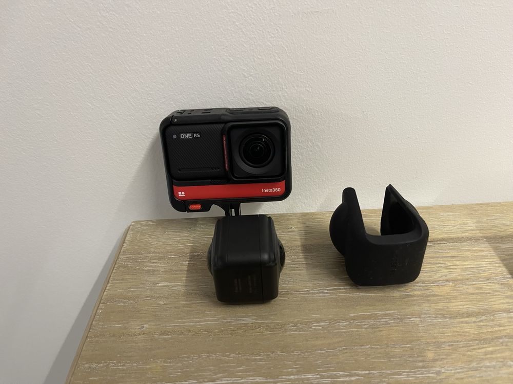 Camara Insta one rs twin edition