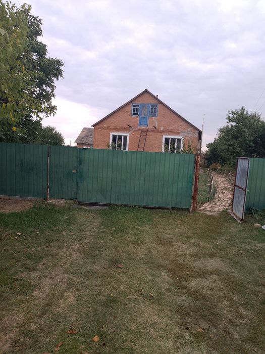 Продам будинок .