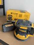 Jak nowa szlifierka mimośrodowa DeWalt 18V DCW210N