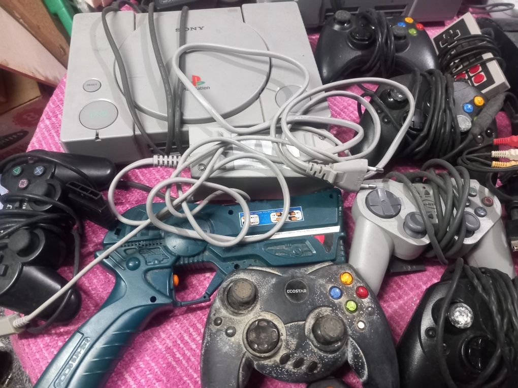 Lote de consolas e comandos
