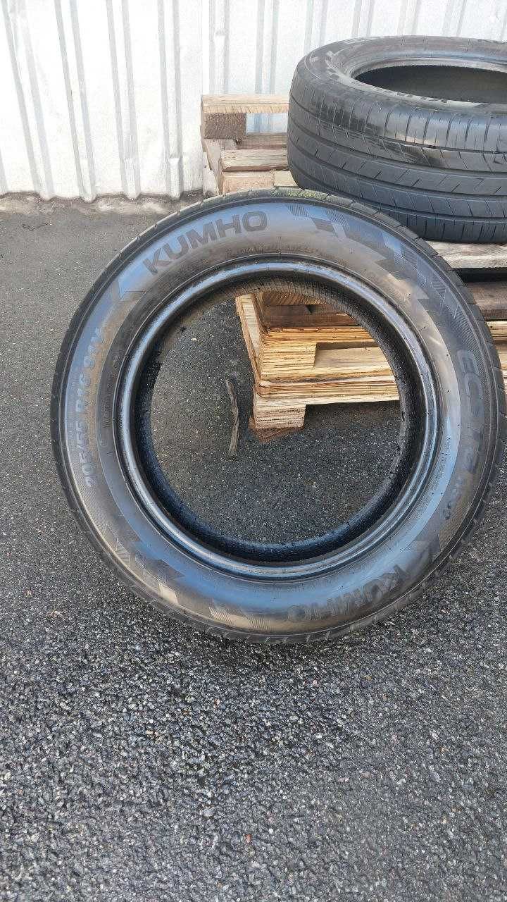 Шини б/в 205 55 R16 Kumho Ecsta HS52