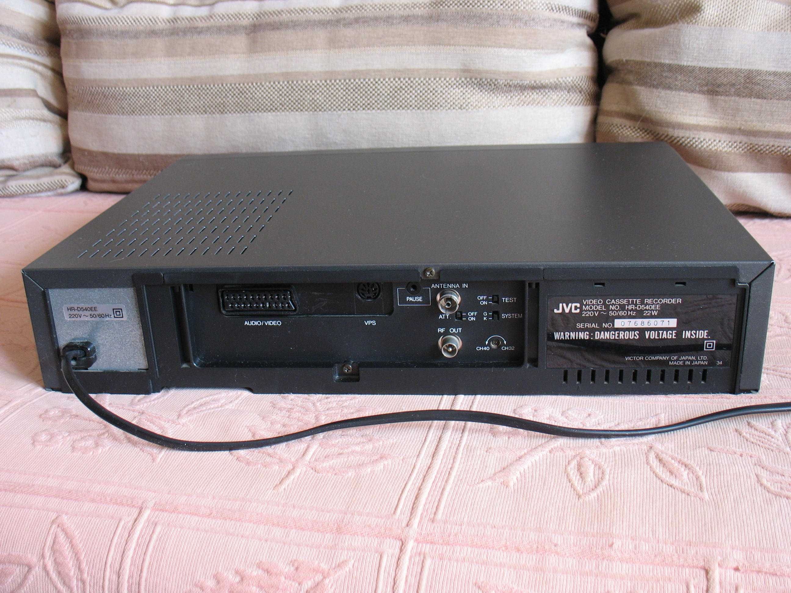 Відеомагнітофон JVC HR-D540EE