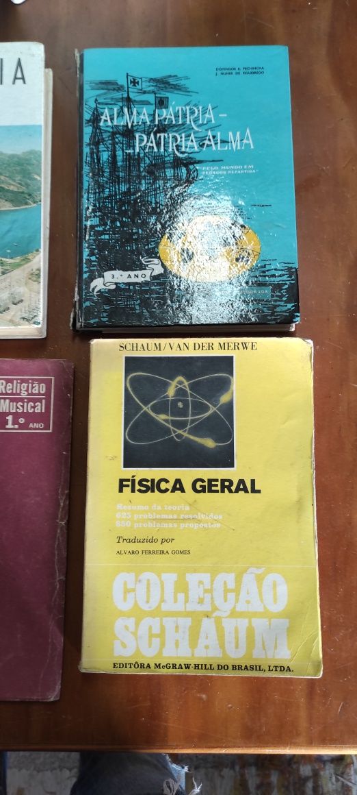 Livros escolares anos 70