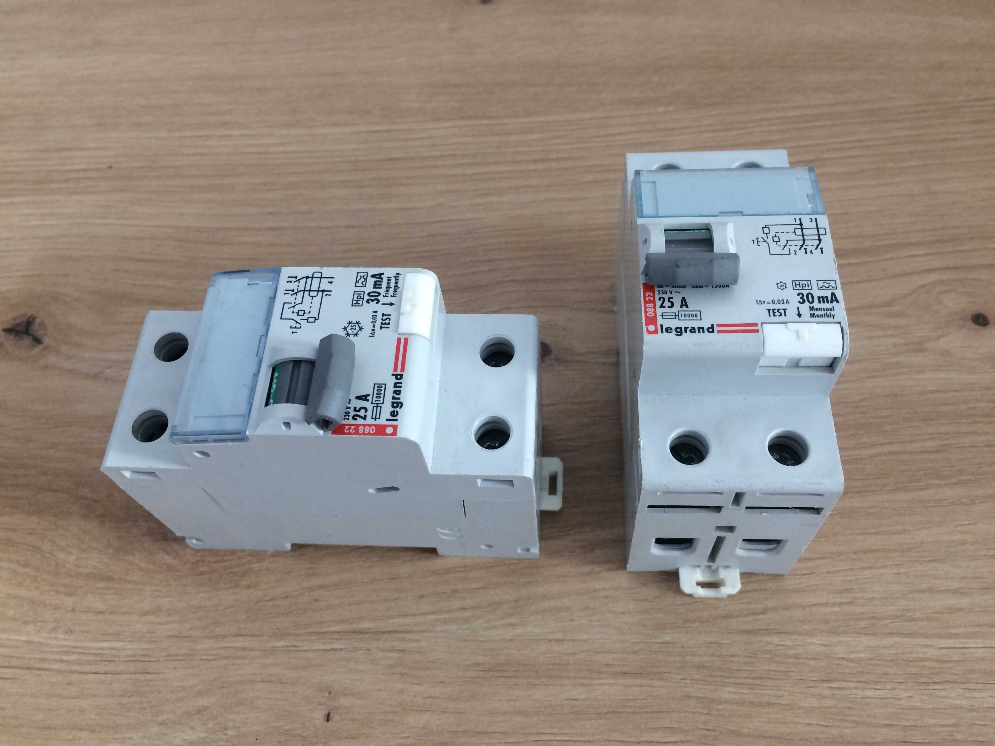 Wyłącznik różnicowoprądowy Legrand  25A,10A  230 V