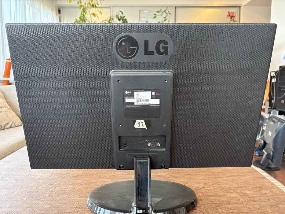 Продам Монитор LG 24M38А