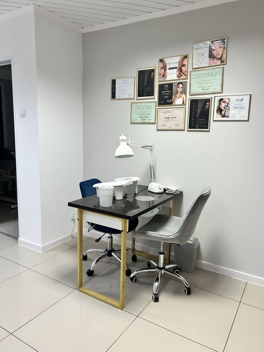 Stanowisko manicure w gabinecie kosmetycznym podnajem